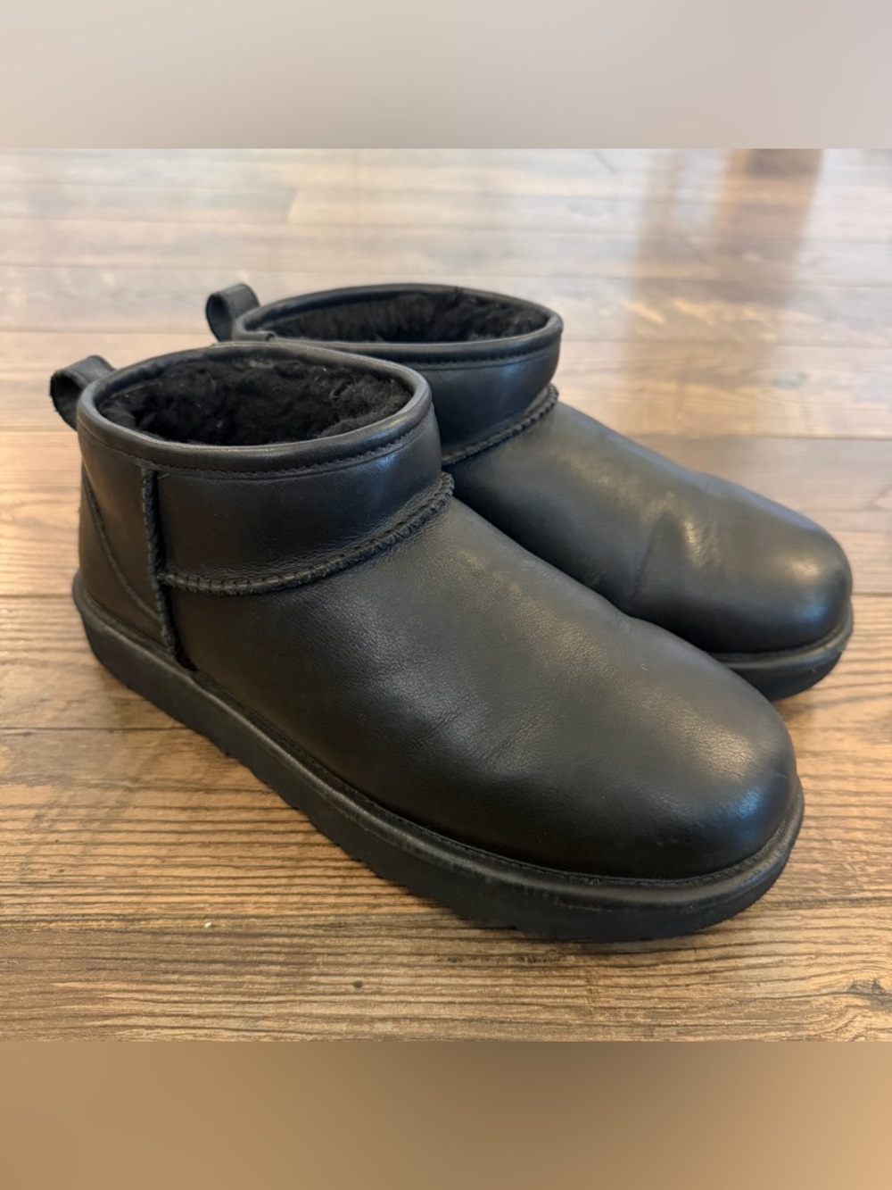 UGG Classic Ultra Mini Platform Black Boots Womens Size 7